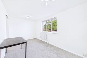 Living space - click for photo gallery